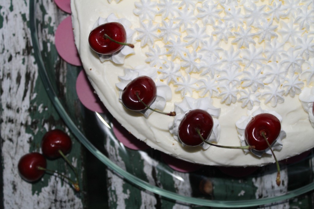 Sauerkirsch-Joghurt-Torte mit Kokos (ohne Backen) | cuplovecake