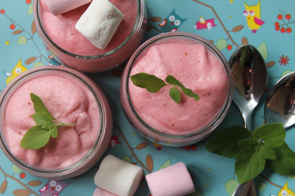 Marshmallow-Mousse mit Erdbeeren | cuplovecake