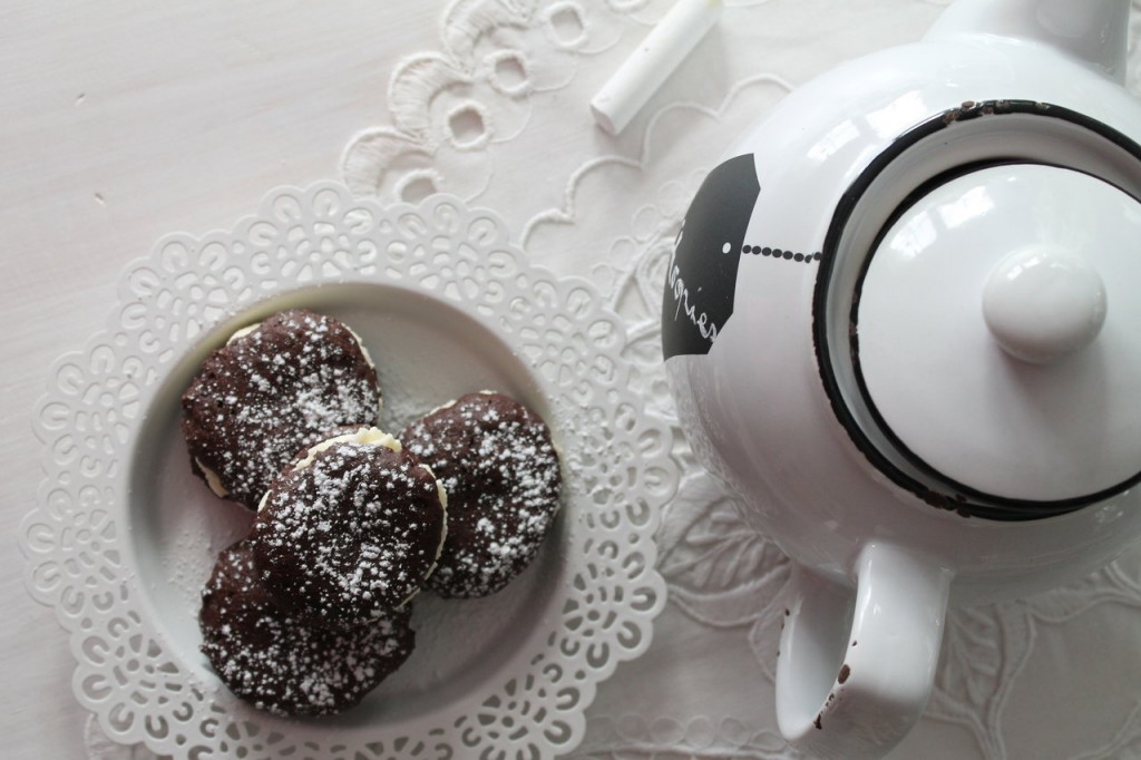 Whoopie Pies – klassisch, mit Schokolade und Frischkäse | cuplovecake