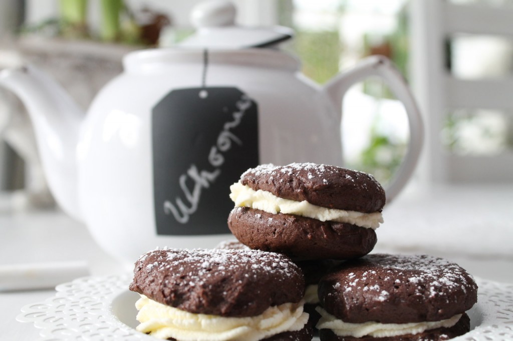 Macarons &amp; Whoopies | cuplovecake