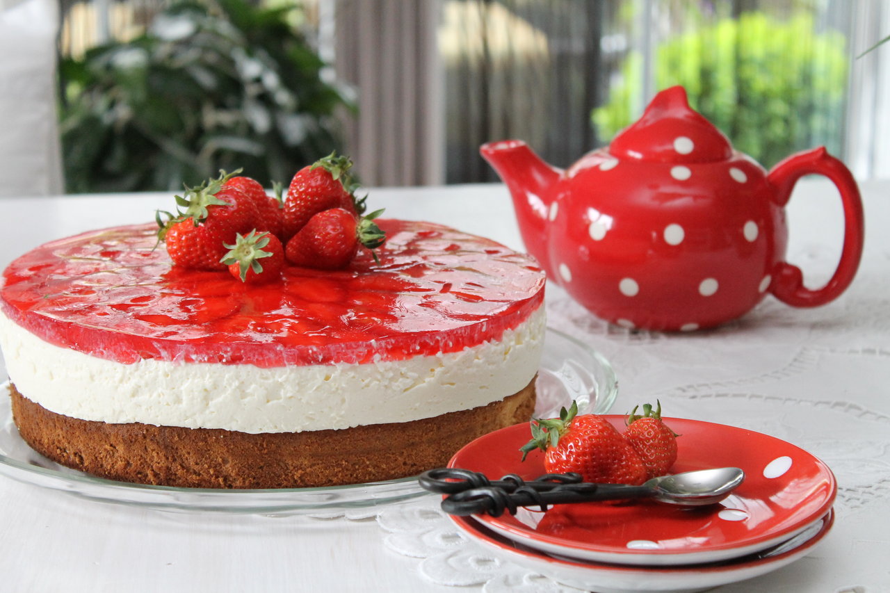 Es wird wieder erdbeerig: Quarktorte mit Erdbeeren | cuplovecake