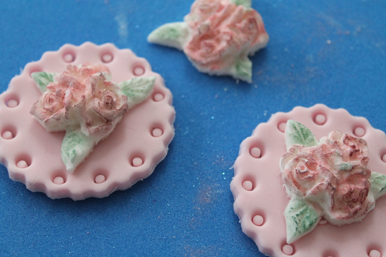 Honig-Frischkäse-Cupcakes mit Rosen Topper | cuplovecake