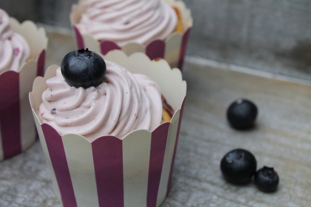 Sommer zum Naschen: Heidelbeer-Vanille-Cupcakes | cuplovecake