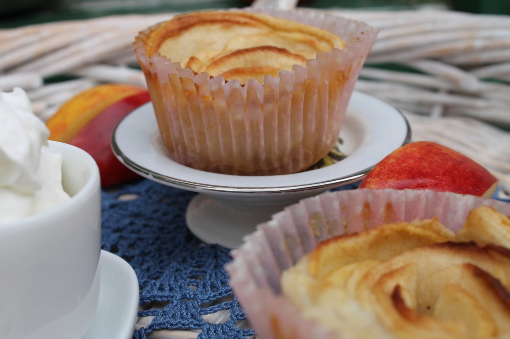 Formschön und einfach: Blätterteig-Apfelrosen-Muffins | cuplovecake