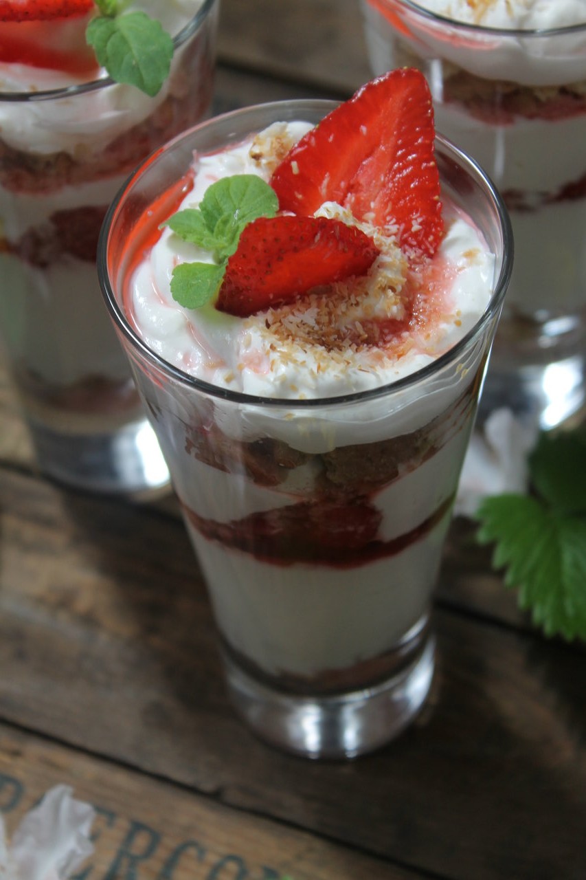 Sommer im Glas: Erdbeer-Kokos Dessert | cuplovecake