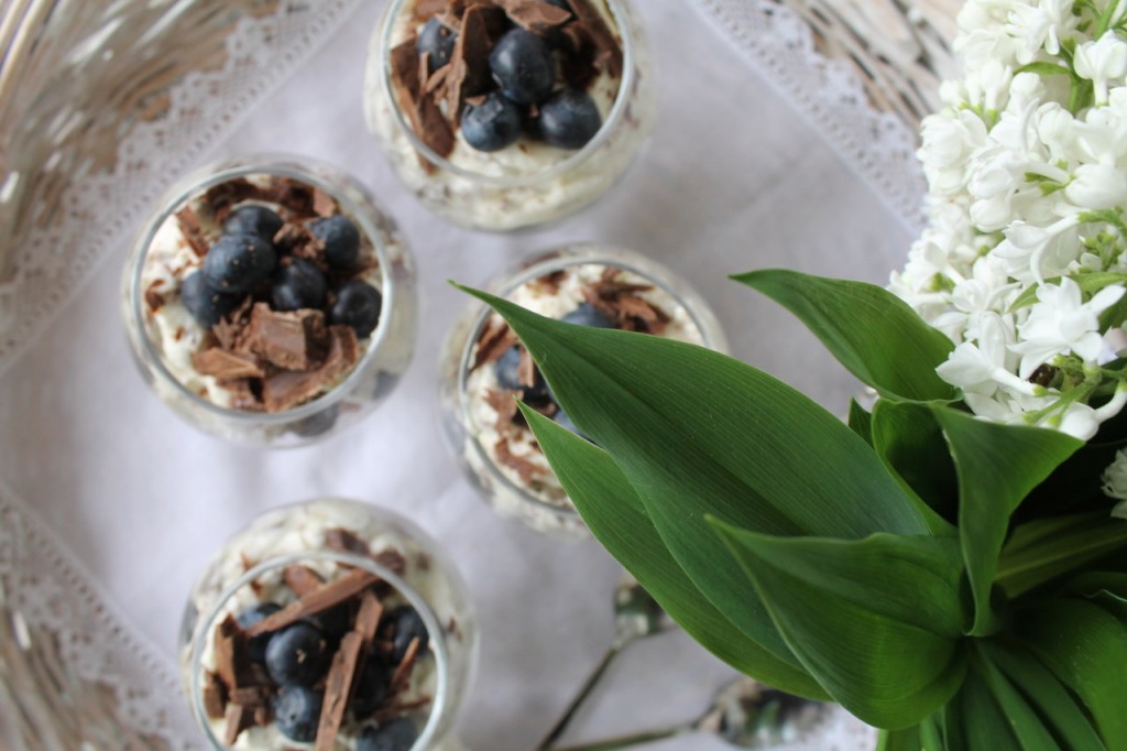Blaubeer-Trifle mit Mascarponecreme und Schokoraspeln | cuplovecake Blaubeer-Trifle mit Mascarponecreme und Schokoraspeln | cuplovecake