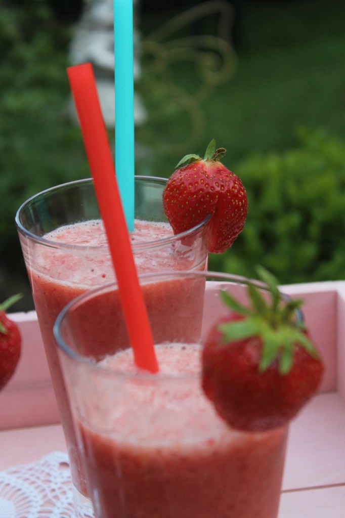 Lea macht Erdbeer-Bananen-Orangen Smoothie | cuplovecake