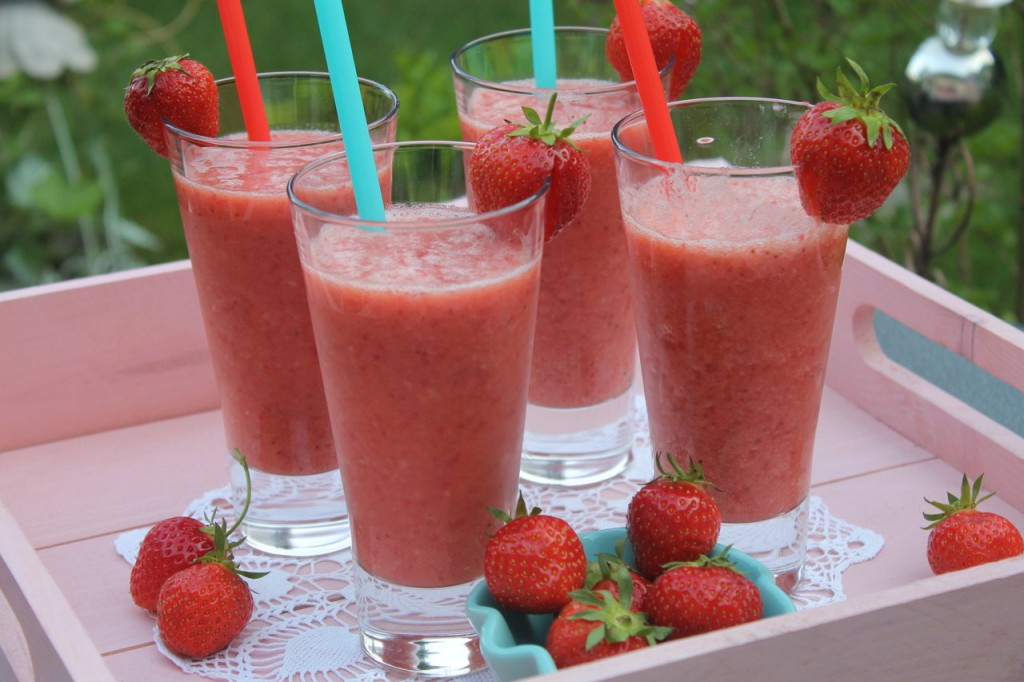 Lea macht Erdbeer-Bananen-Orangen Smoothie | cuplovecake