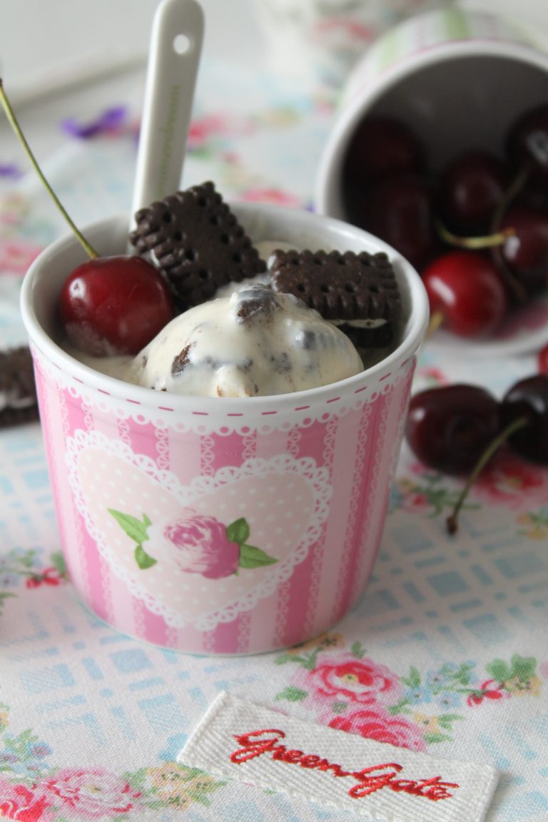 selbstgemachtes-sahne-oreo-eis-cuplovecake