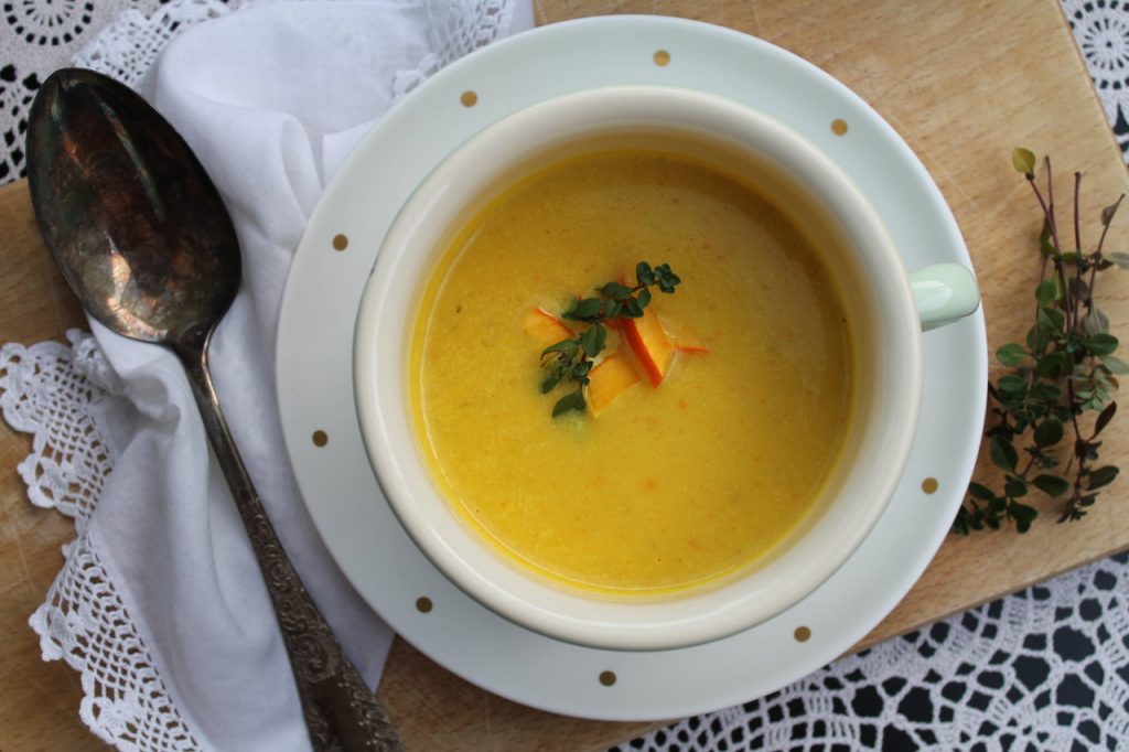 Genießen auf Bayerisch: Feine Kürbis-Apfel-Suppe | cuplovecake