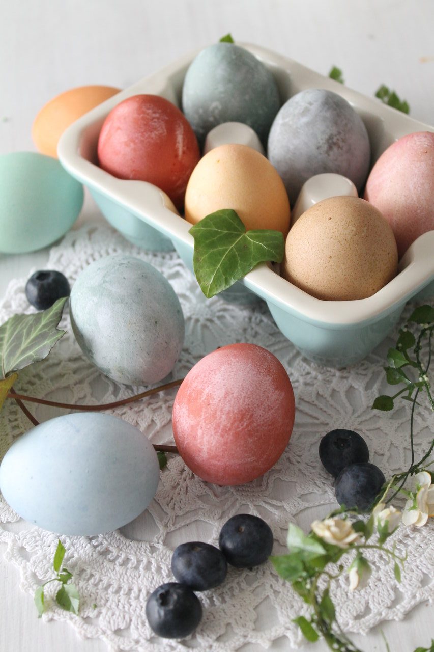 Eier Frben Mit Pflanzen, Gewrzen, Obst Und Gemse Ganz Natrlich Und Frei Von Chemie