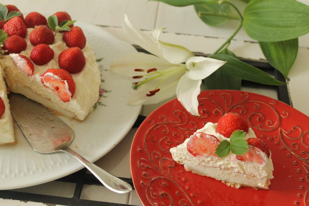Pavlova mit Mascarponecreme und Erdbeeren | cuplovecake