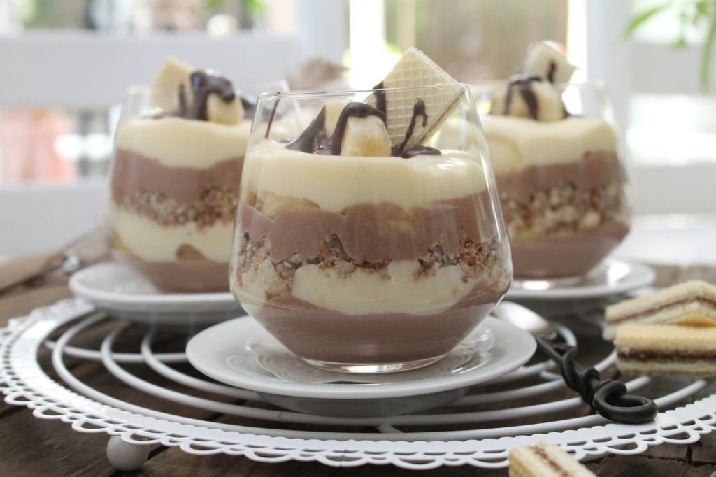 Bananen-Vanille-Schokocreme mit Neapolitanern | cuplovecake