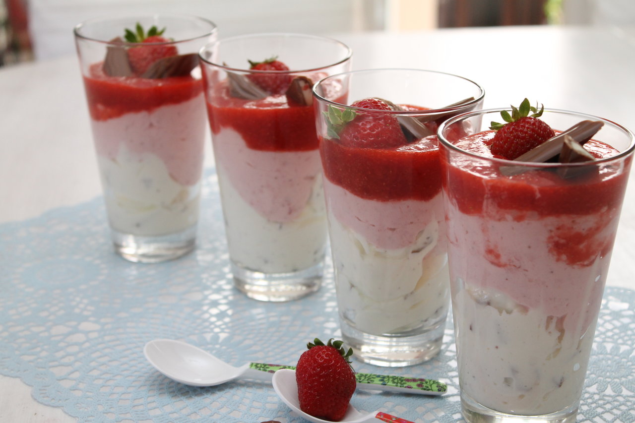 Erdbeer Mascarpone Dessert Mit Yogurette Cuplovecake erdbeer-mascarpone-dessert-mit-yogurette-cuplovecake