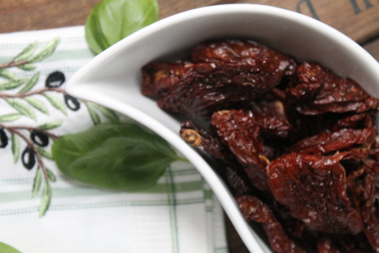 Hähnchen-Minutensteaks in Sahnesoße mit getrockneten Tomaten ud ... Hähnchen-Minutensteaks in Sahnesoße mit getrockneten Tomaten ud ...
