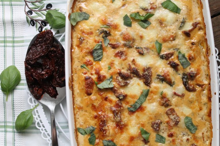Hähnchen-Minutensteaks in Sahnesoße mit getrockneten Tomaten ud ...
