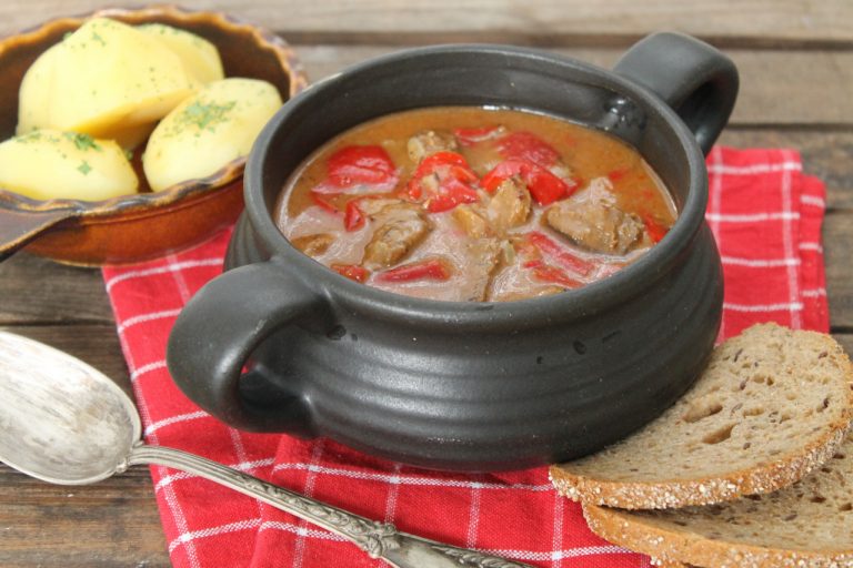 Ungarisches Paprika-Gulasch | cuplovecake