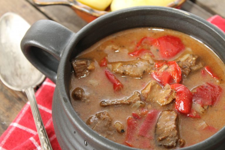 Ungarisches Paprika-Gulasch | cuplovecake