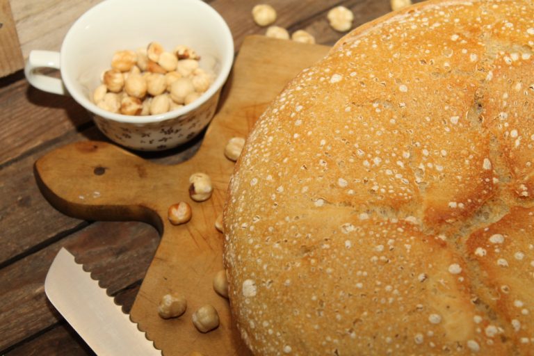 Dinkelbrot mit Haselnüssen aus dem Topf | cuplovecake